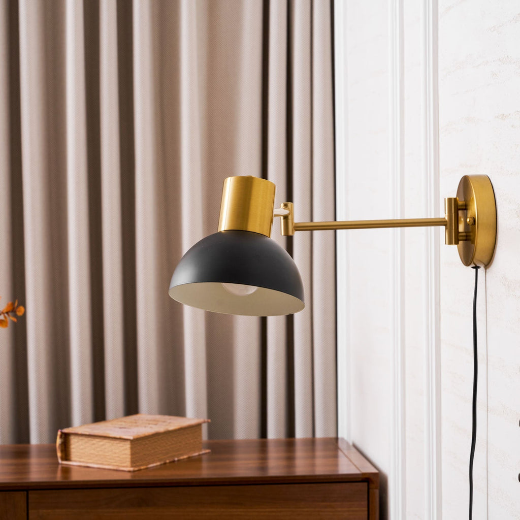 Nástěnná lampa do zásuvky — nastavitelné výkyvné rameno