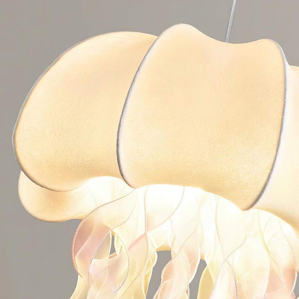 Lampada a sospensione a medusa — Design con nastri iridescenti