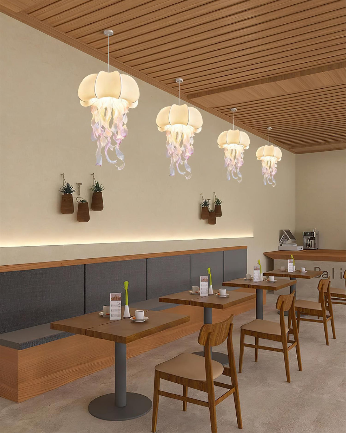 Lampada a sospensione a medusa — Design con nastri iridescenti