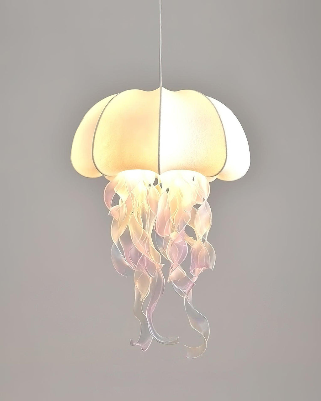 Lampada a sospensione a medusa — Design con nastri iridescenti