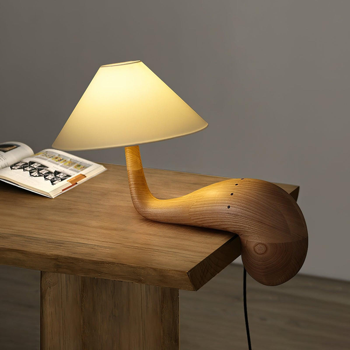 Elegantní dřevěná stolní lampa Aspire — kabel 59", bílé stínidlo, stmívatelná