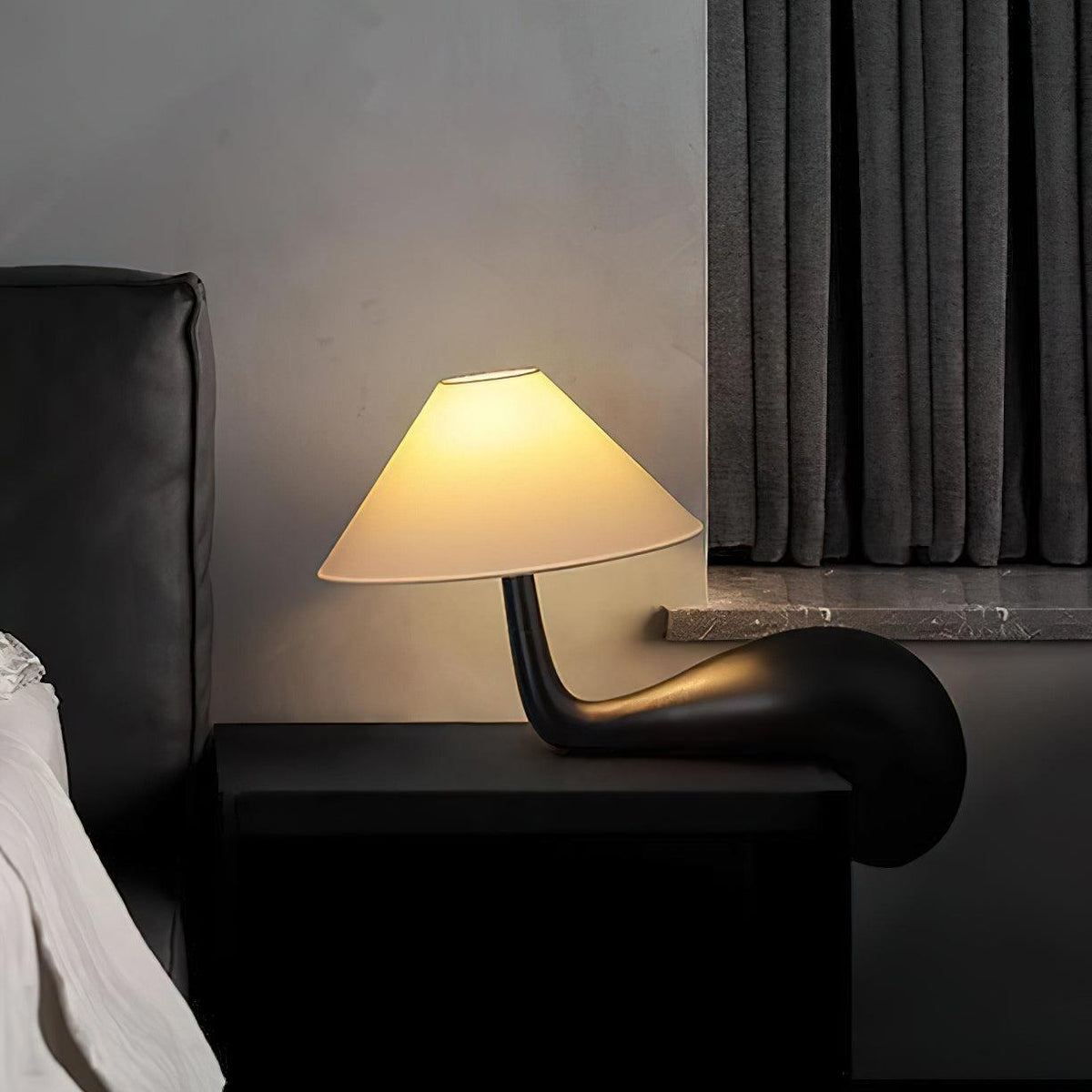 Elegantní dřevěná stolní lampa Aspire — kabel 59", bílé stínidlo, stmívatelná