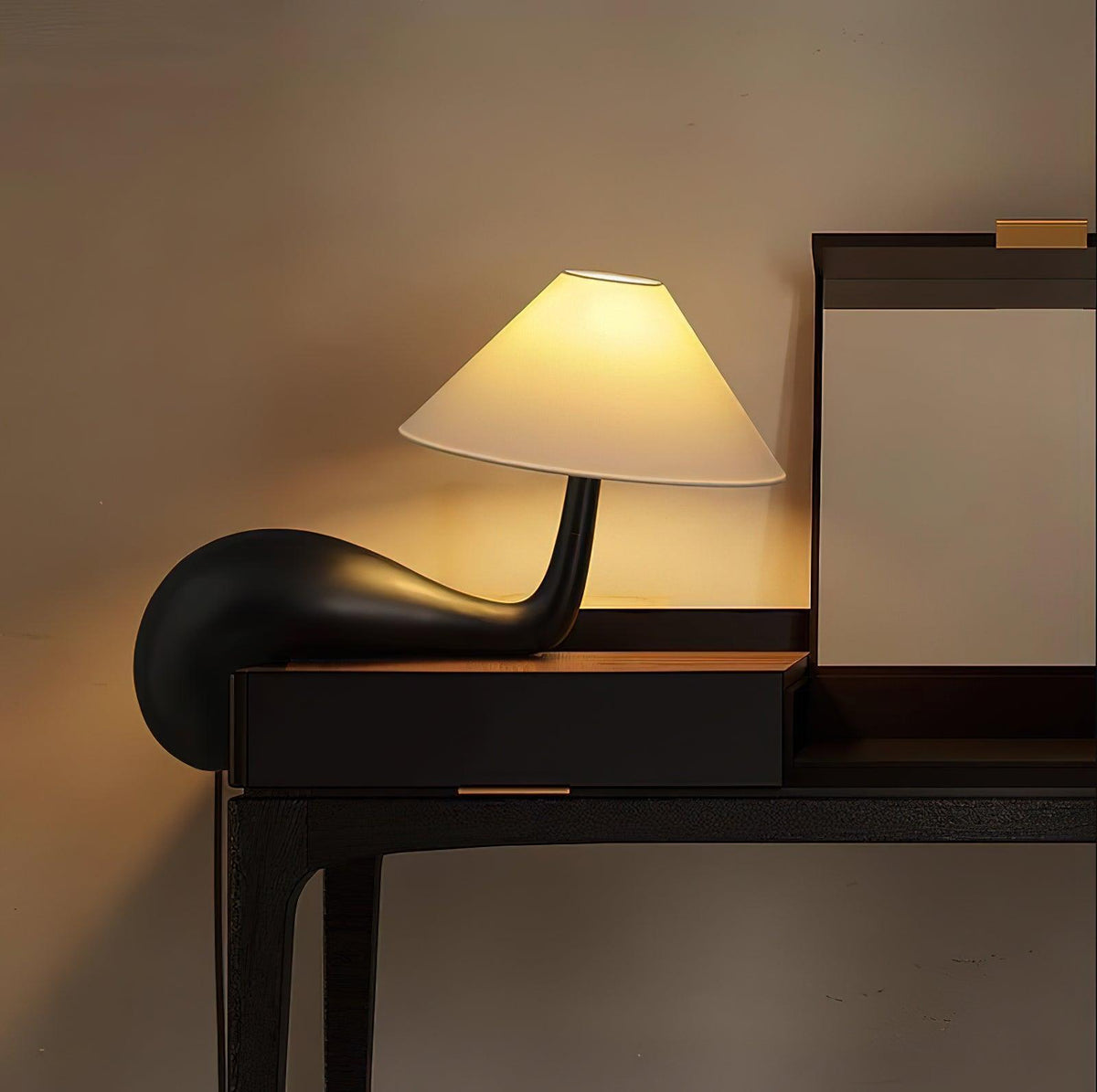 Elegantní dřevěná stolní lampa Aspire — kabel 59", bílé stínidlo, stmívatelná