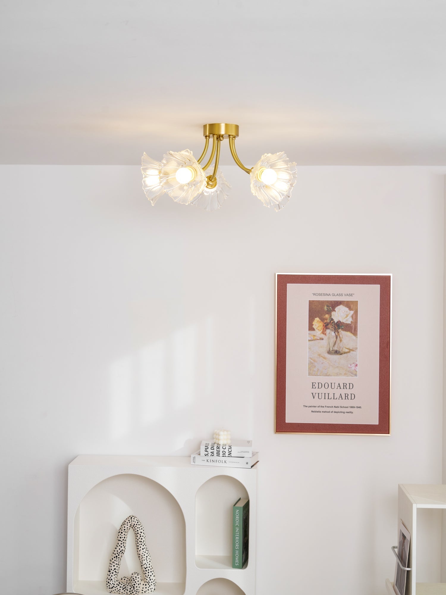 Lampada da soffitto Kalin in vetro a forma di fiore — Design contemporaneo