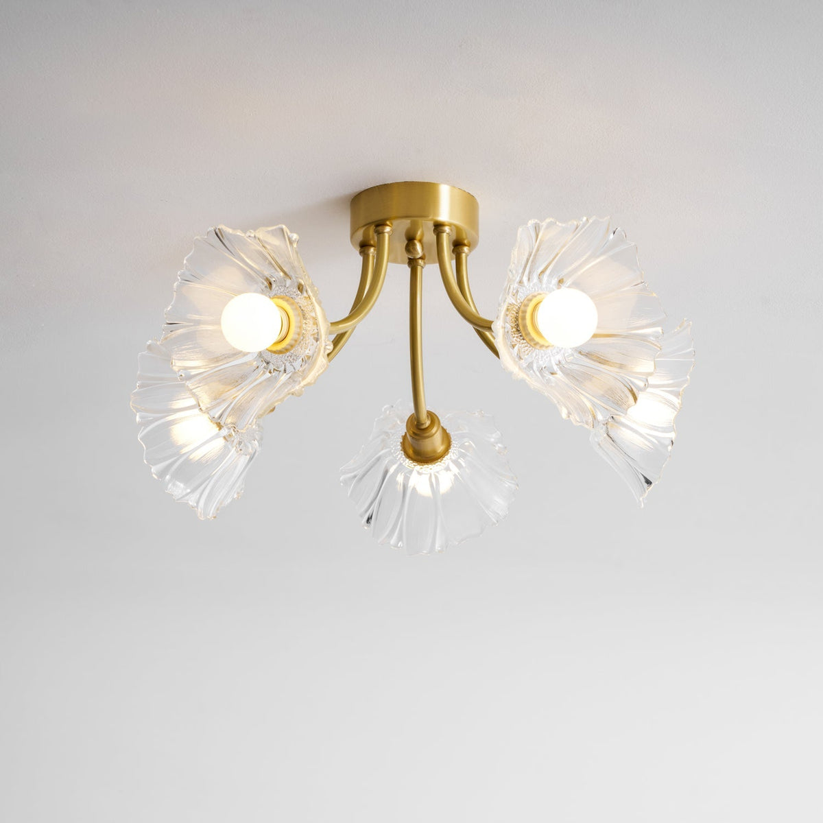 Lampada da soffitto Kalin in vetro a forma di fiore — Design contemporaneo