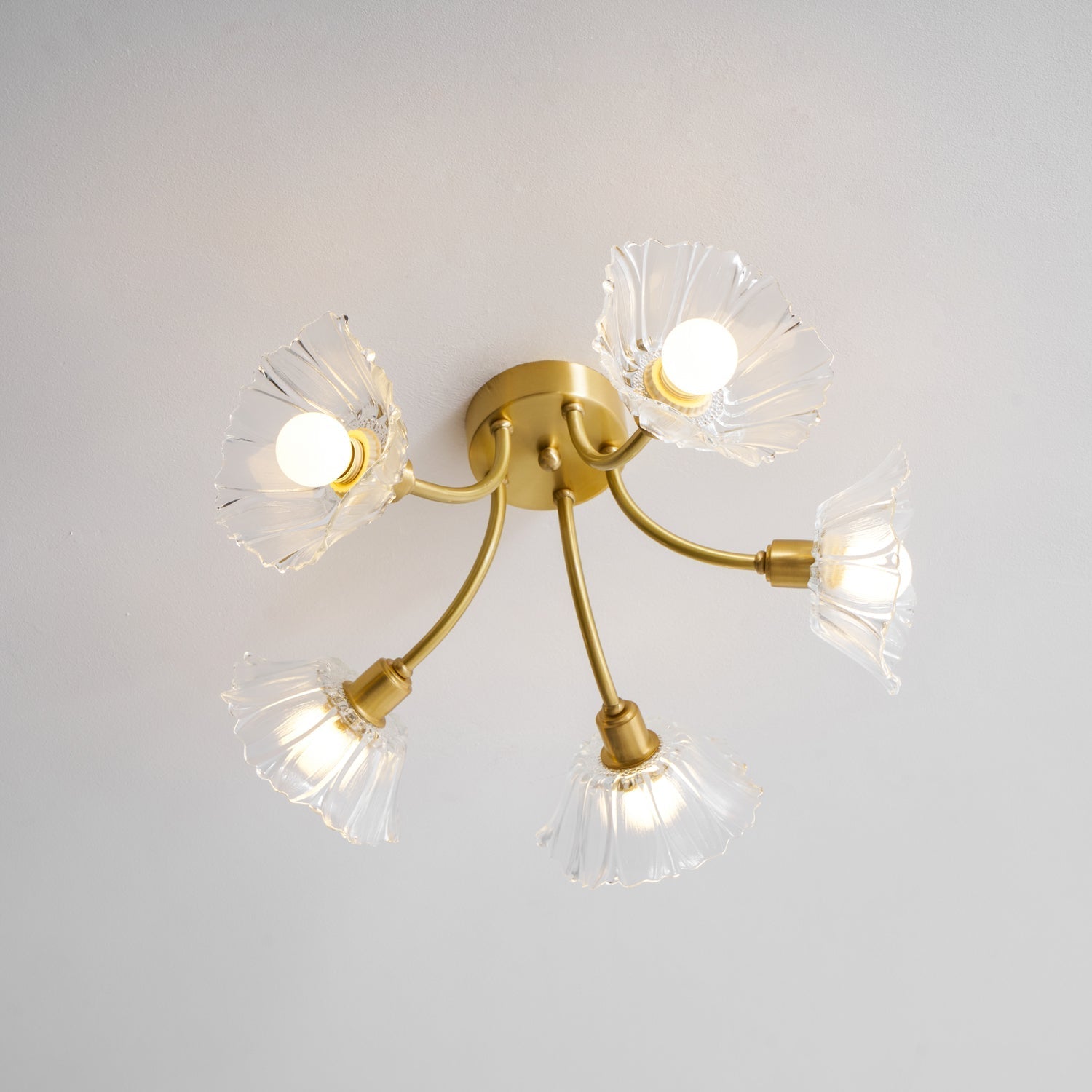 Lampada da soffitto Kalin in vetro a forma di fiore — Design contemporaneo