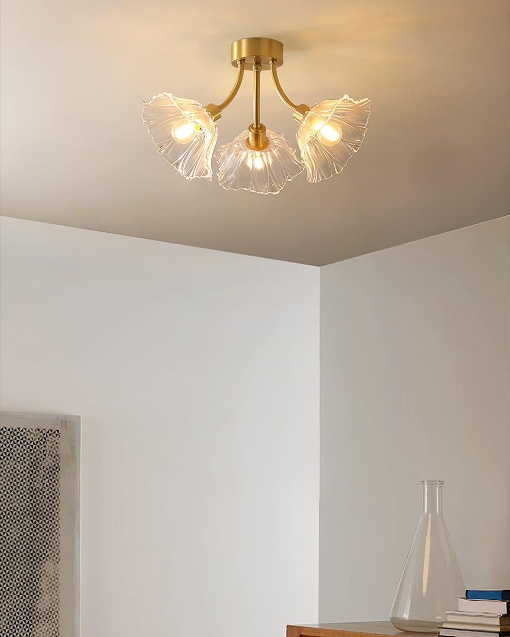 Lampada da soffitto Kalin in vetro a forma di fiore — Design contemporaneo