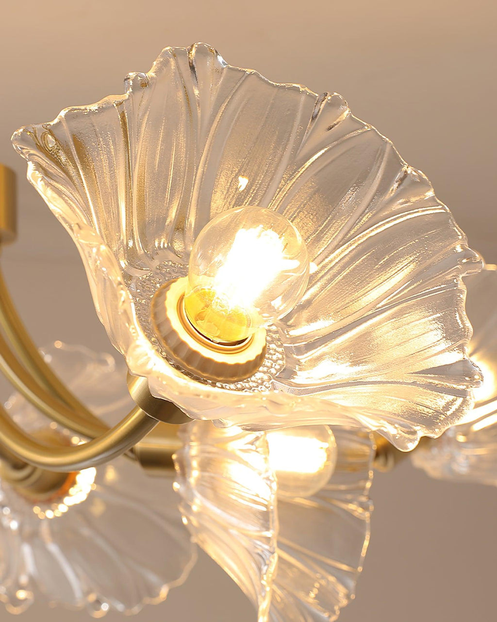 Lampada da soffitto Kalin in vetro a forma di fiore — Design contemporaneo