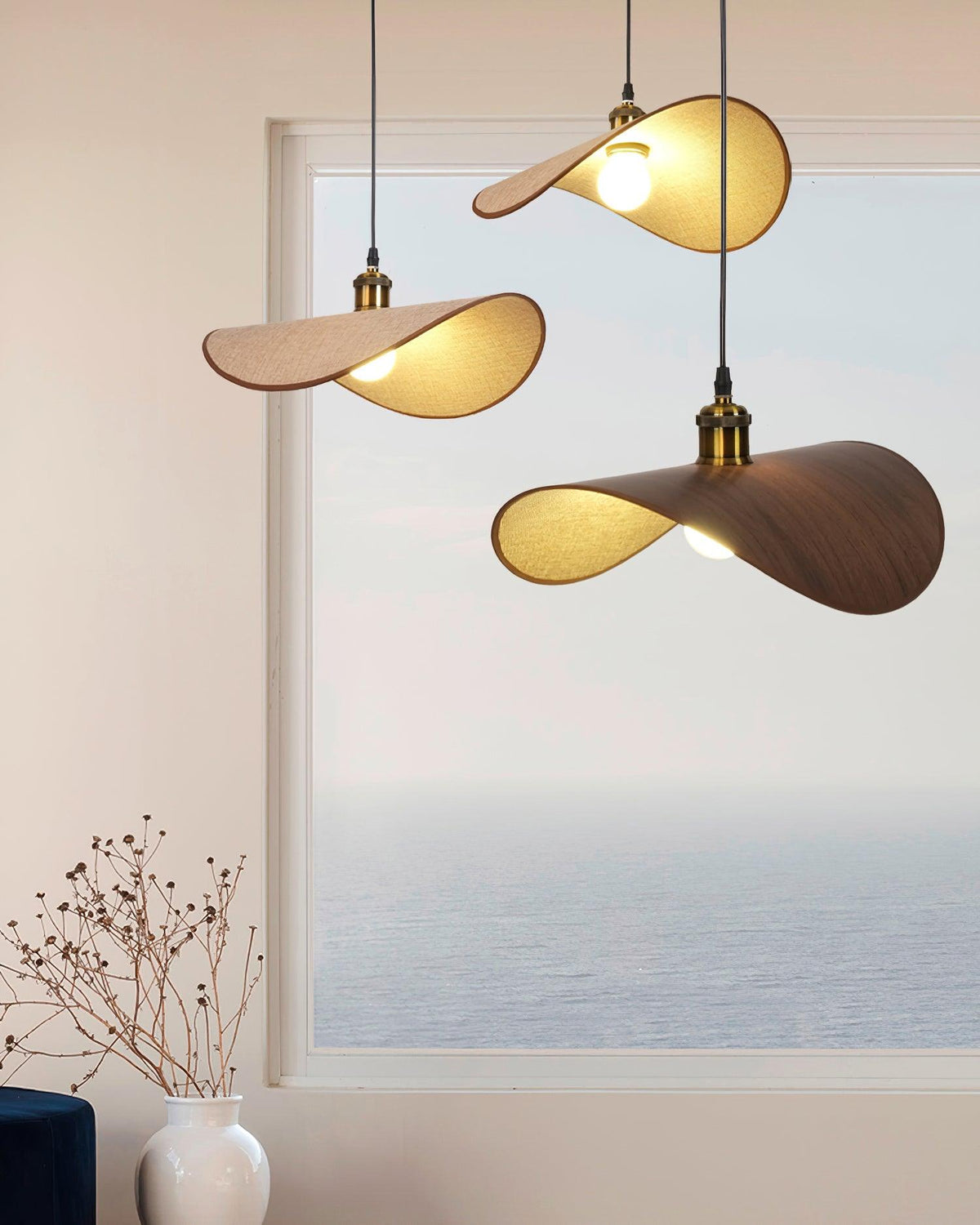 Lampada a sospensione in tessuto di lino - base in legno