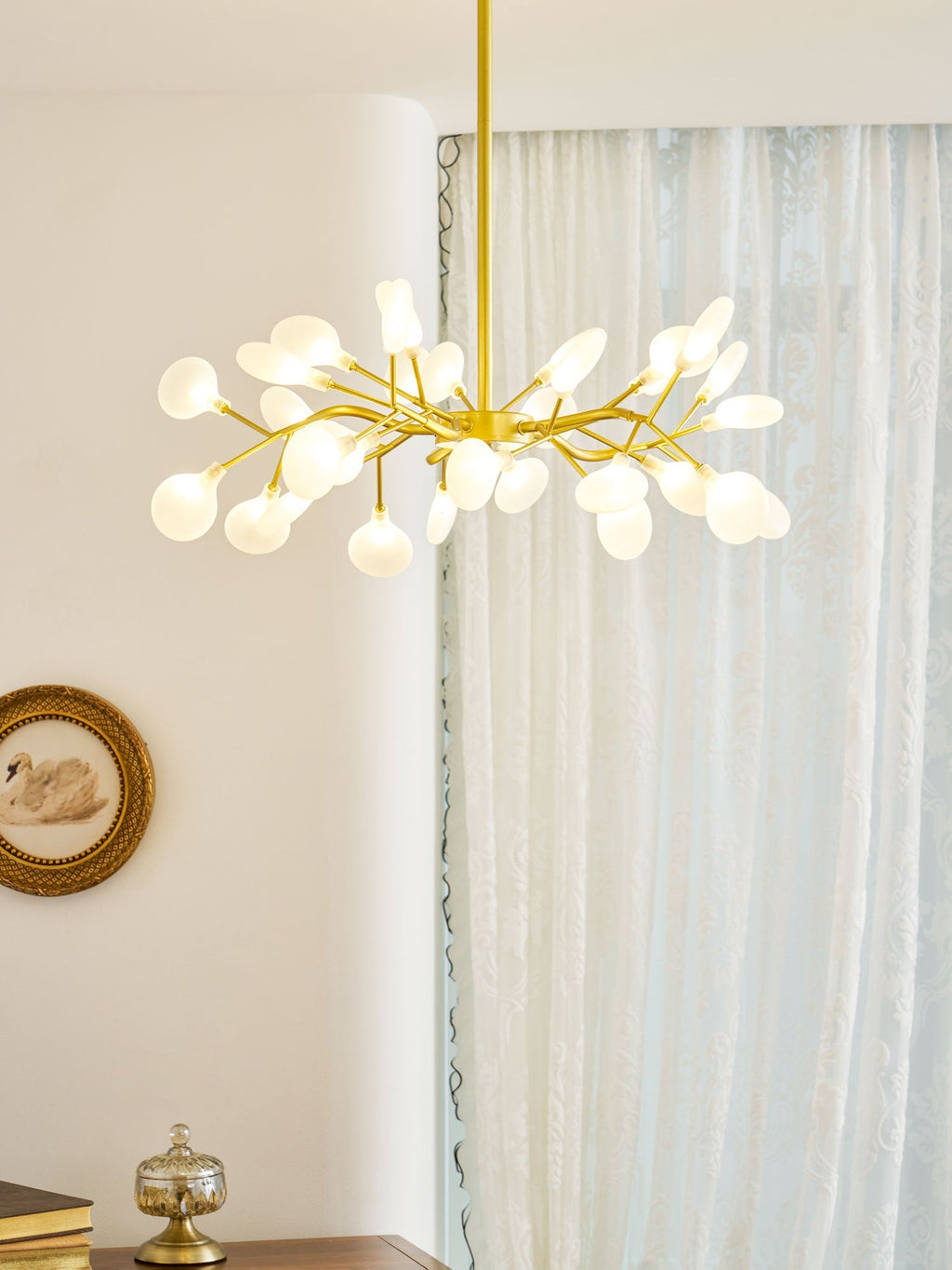 Firefly Sputnik-lysekrone – moderne LED-taklampe, lett og med intrikat form