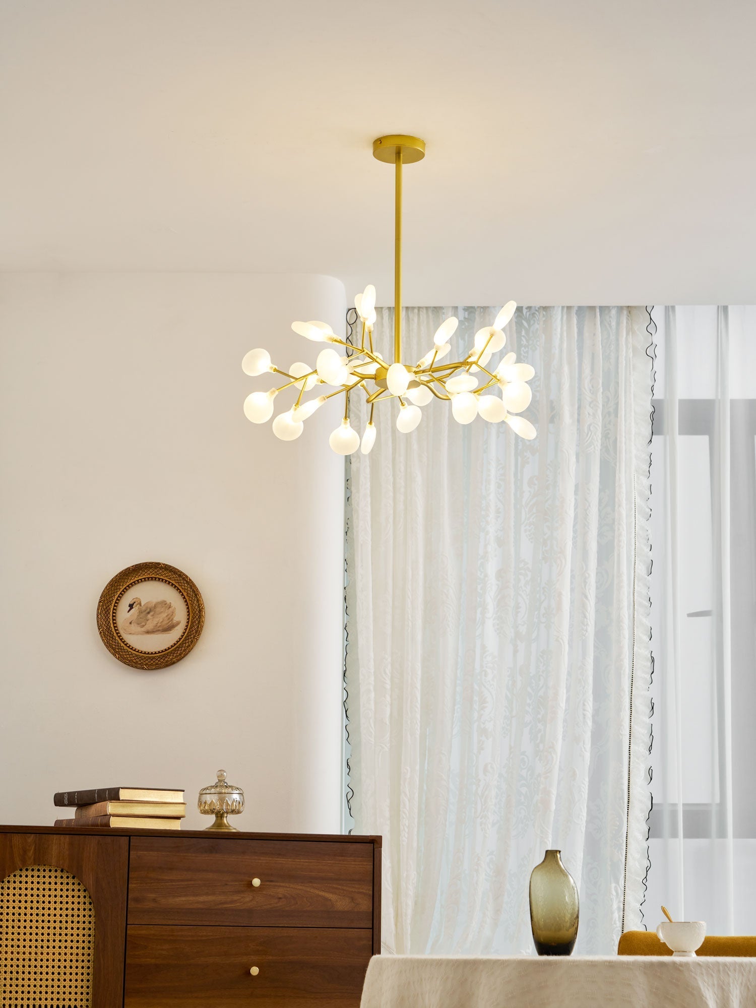 Firefly Sputnik-lysekrone – moderne LED-taklampe, lett og med intrikat form
