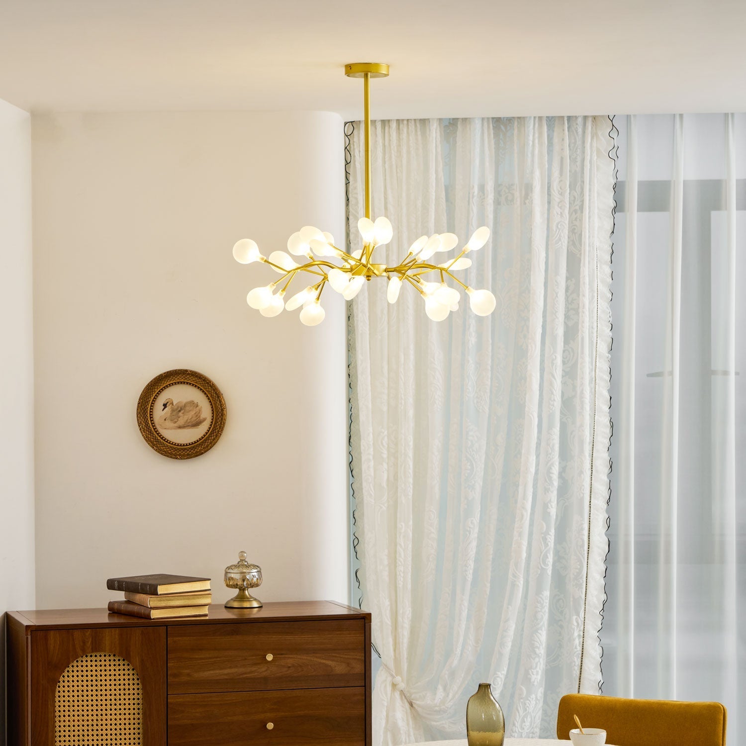 Firefly Sputnik-lysekrone – moderne LED-taklampe, lett og med intrikat form
