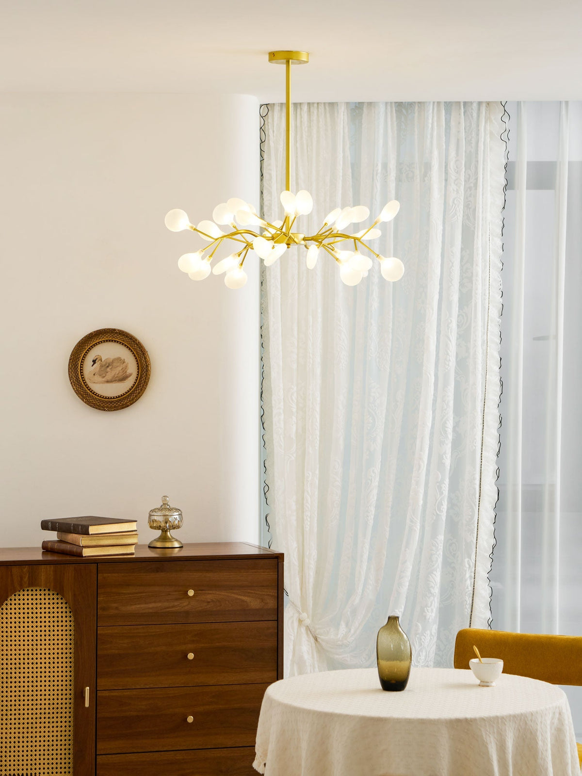 Firefly Sputnik-lysekrone – moderne LED-taklampe, lett og med intrikat form