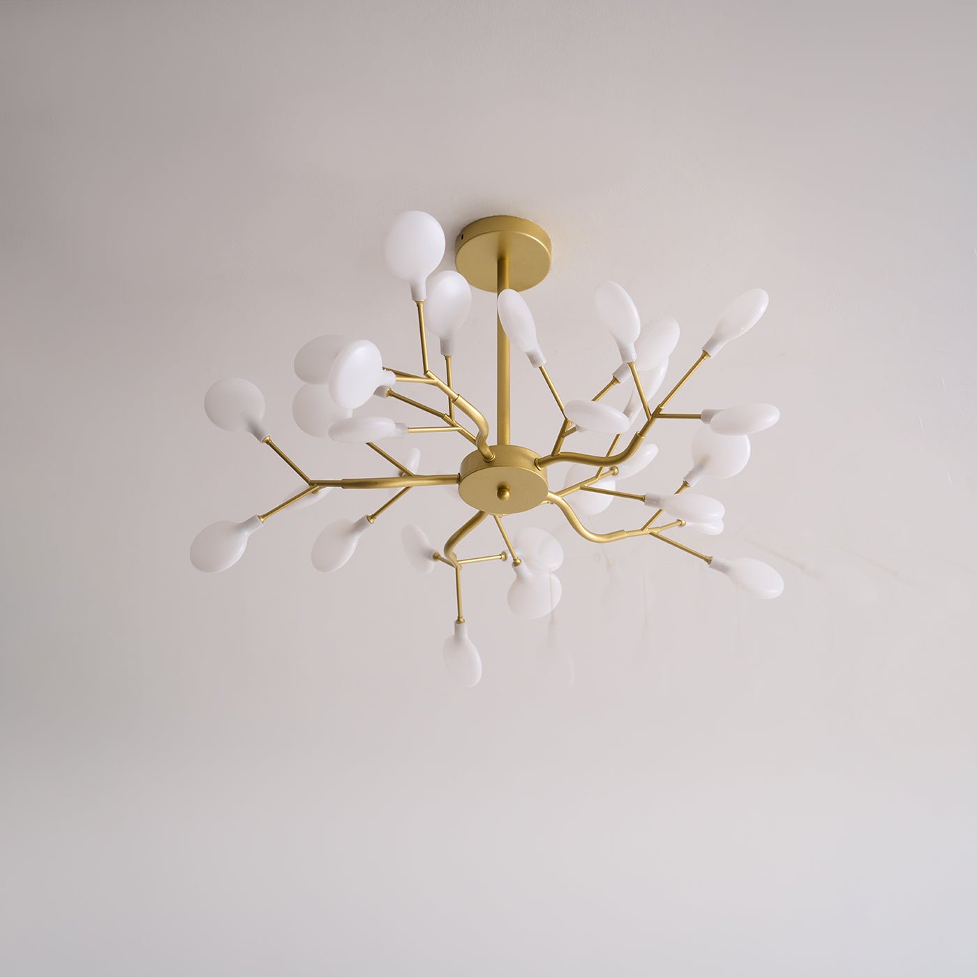 Firefly Sputnik-lysekrone – moderne LED-taklampe, lett og med intrikat form