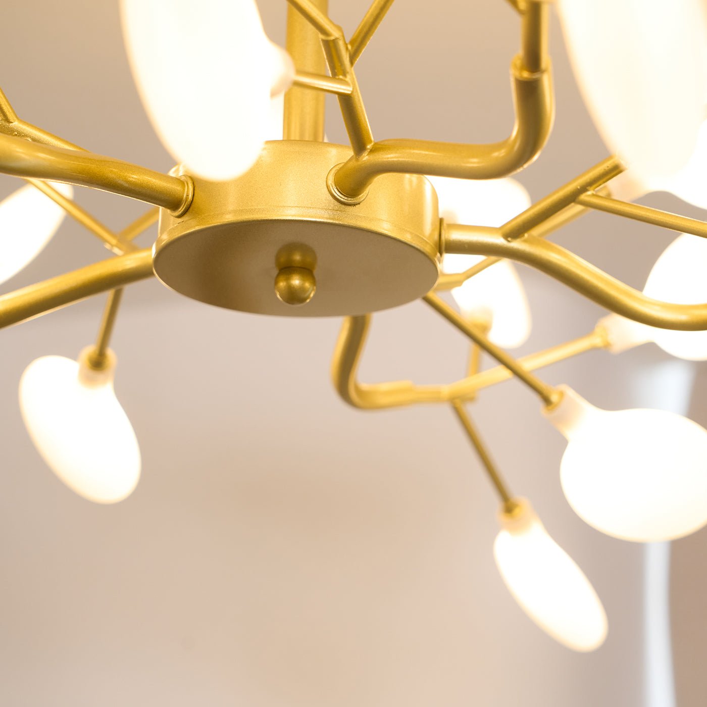 Firefly Sputnik-lysekrone – moderne LED-taklampe, lett og med intrikat form