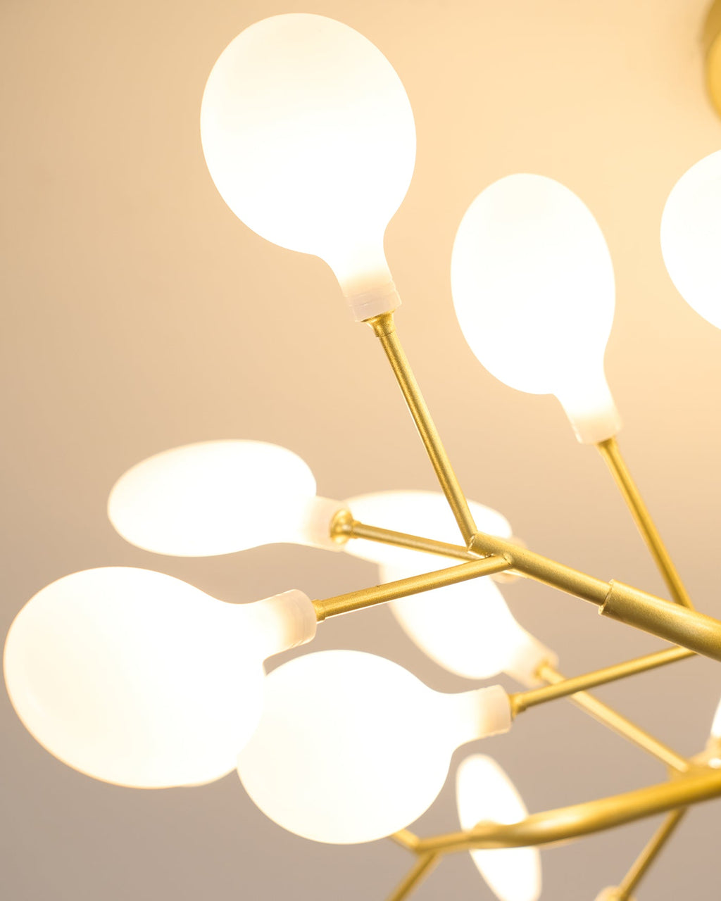 Firefly Sputnik-lysekrone – moderne LED-taklampe, lett og med intrikat form