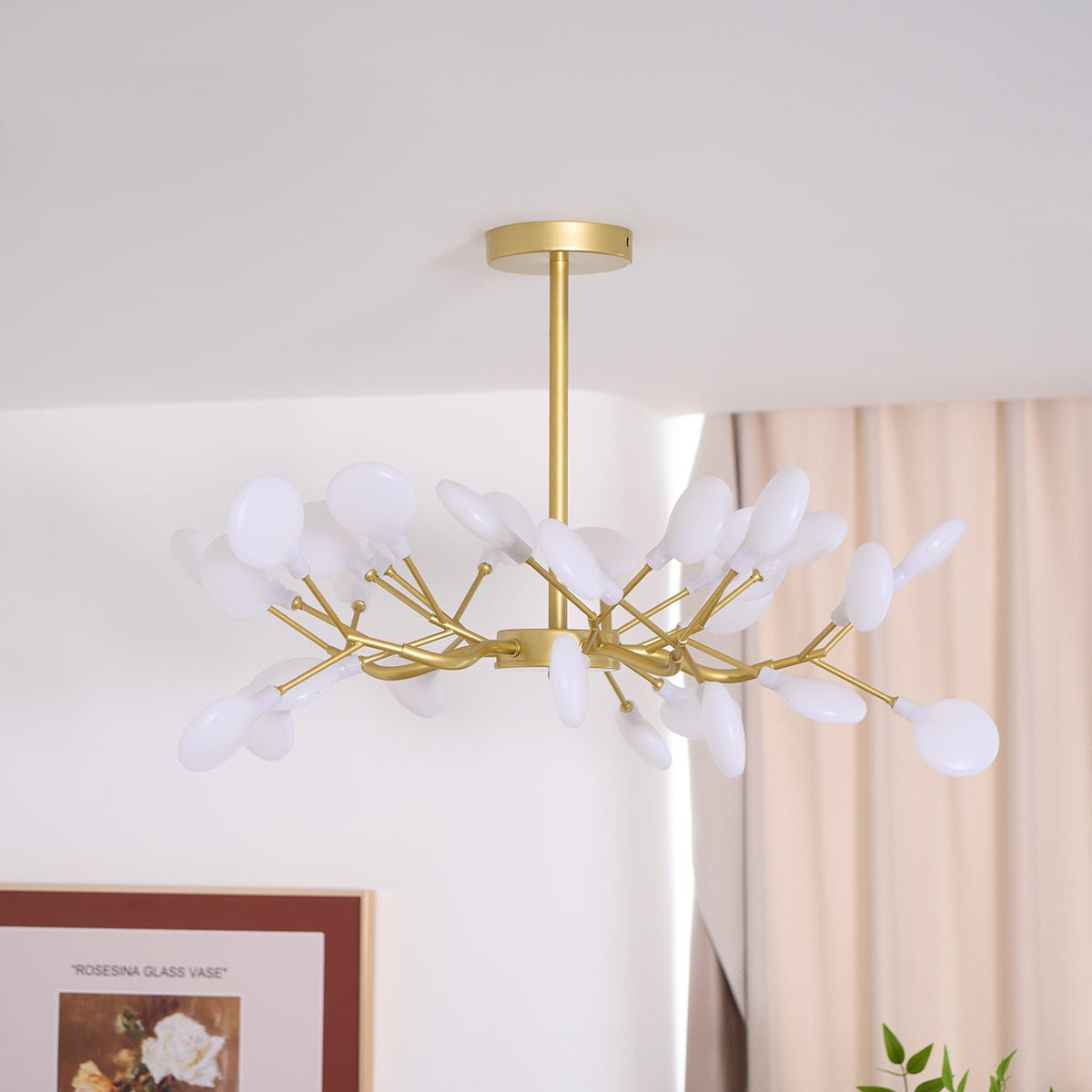 LED Sputnik-lysekrone - design med ildfluesilhuet