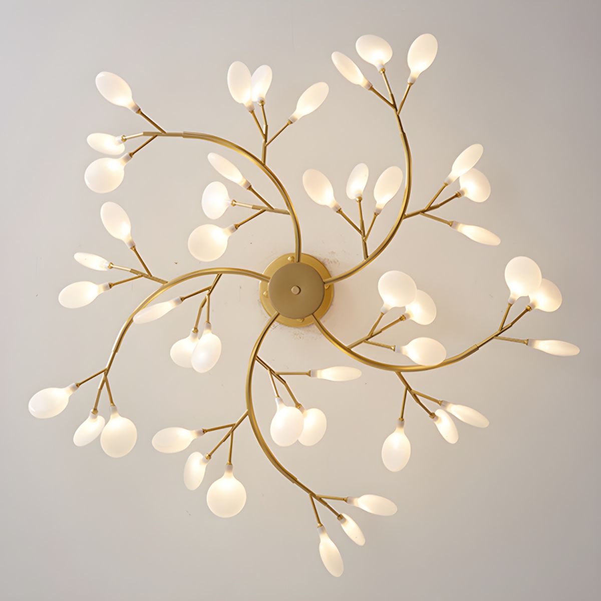 Firefly Sputnik-lysekrone – moderne LED-taklampe, lett og med intrikat form