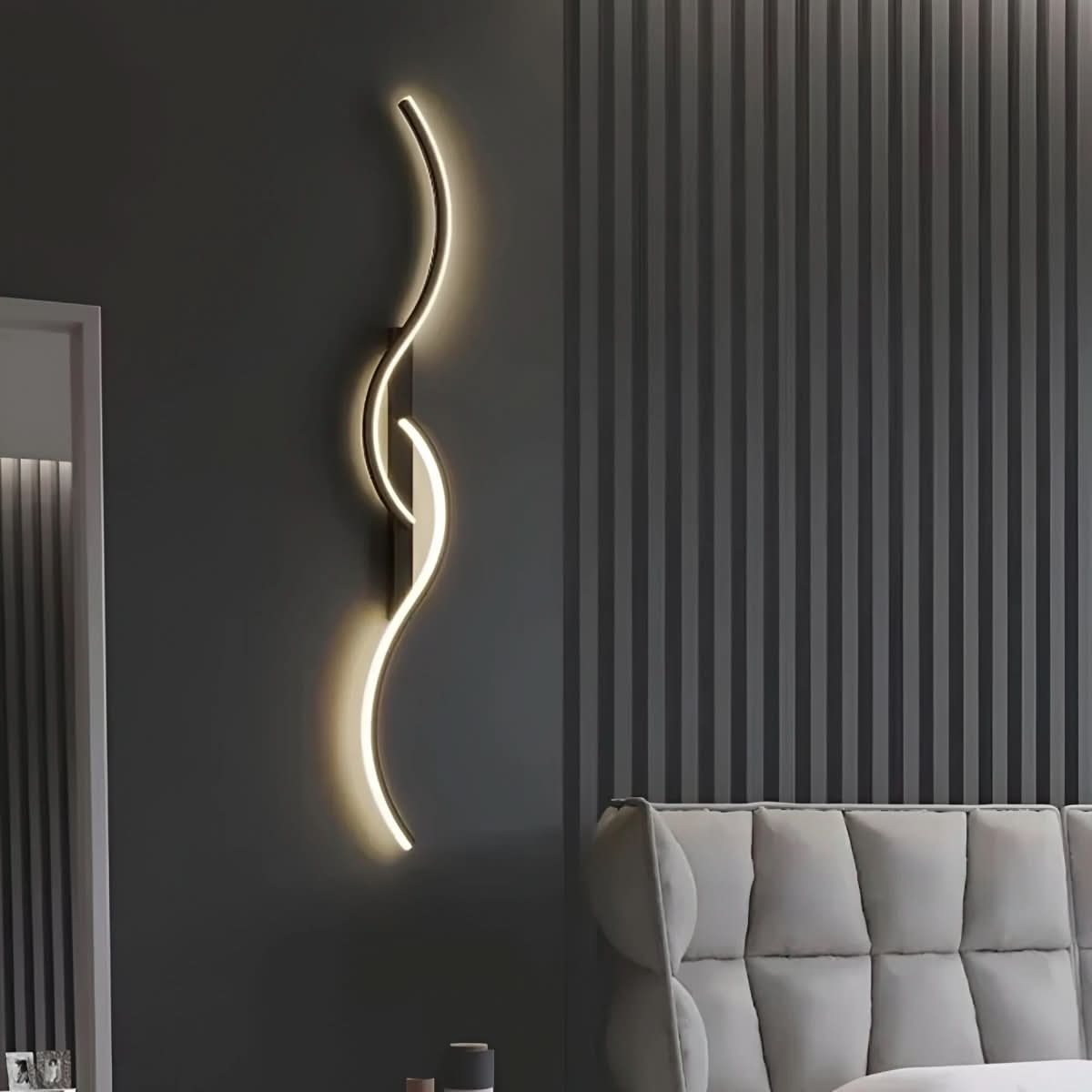 AuraCurve Lámpara de pared LED curva con diseño moderno y dinámico para salas de estar