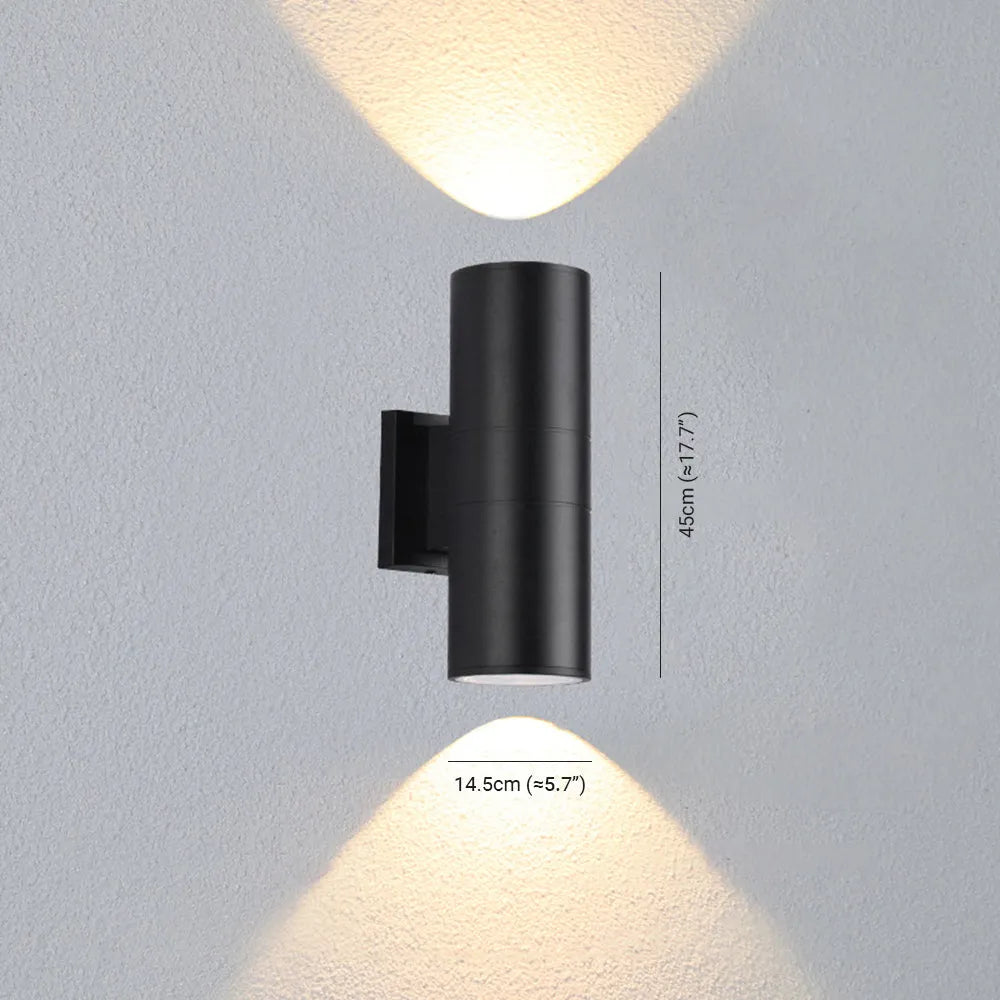 Lampada da parete per esterni Kren in metallo minimalista a doppio braccio, nera – 2 luci LED
