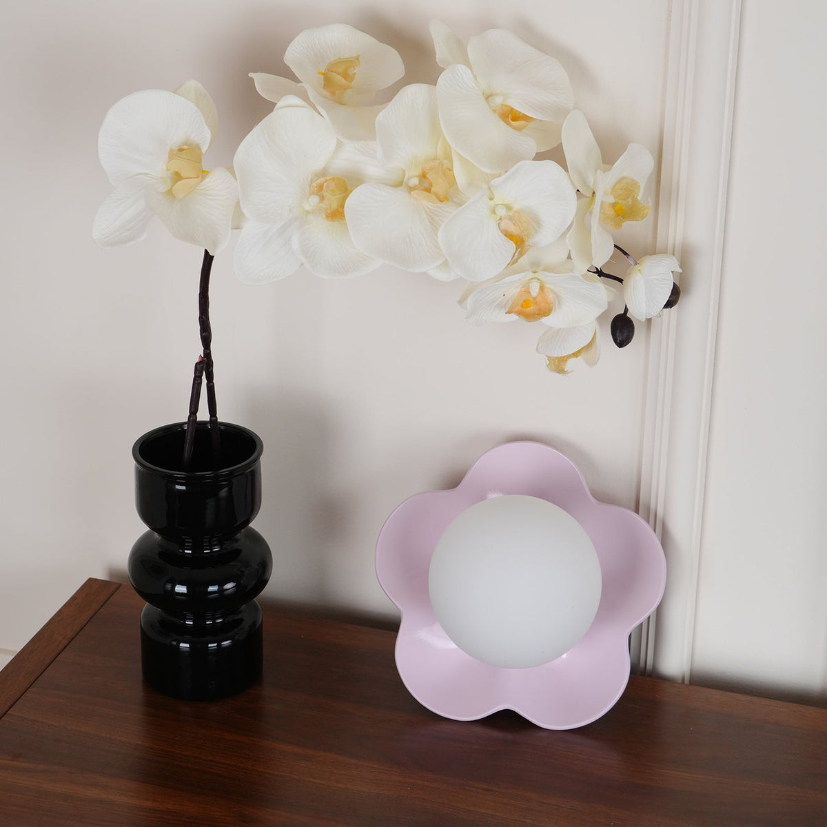Arcore lekfull vägglampa i harts — diameter 20cm, G9-sockel, vit, lila, gul och grön