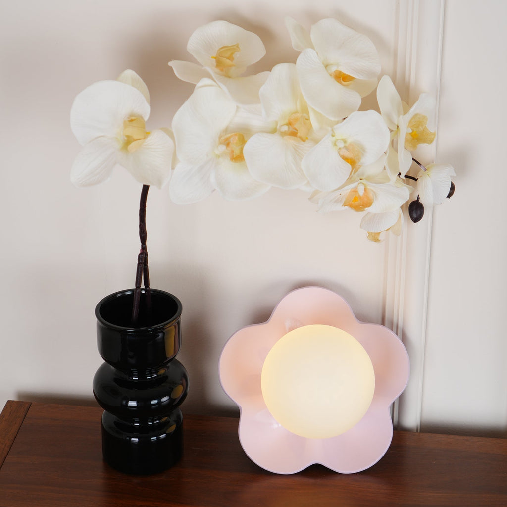Arcore lekfull vägglampa i harts — diameter 20cm, G9-sockel, vit, lila, gul och grön