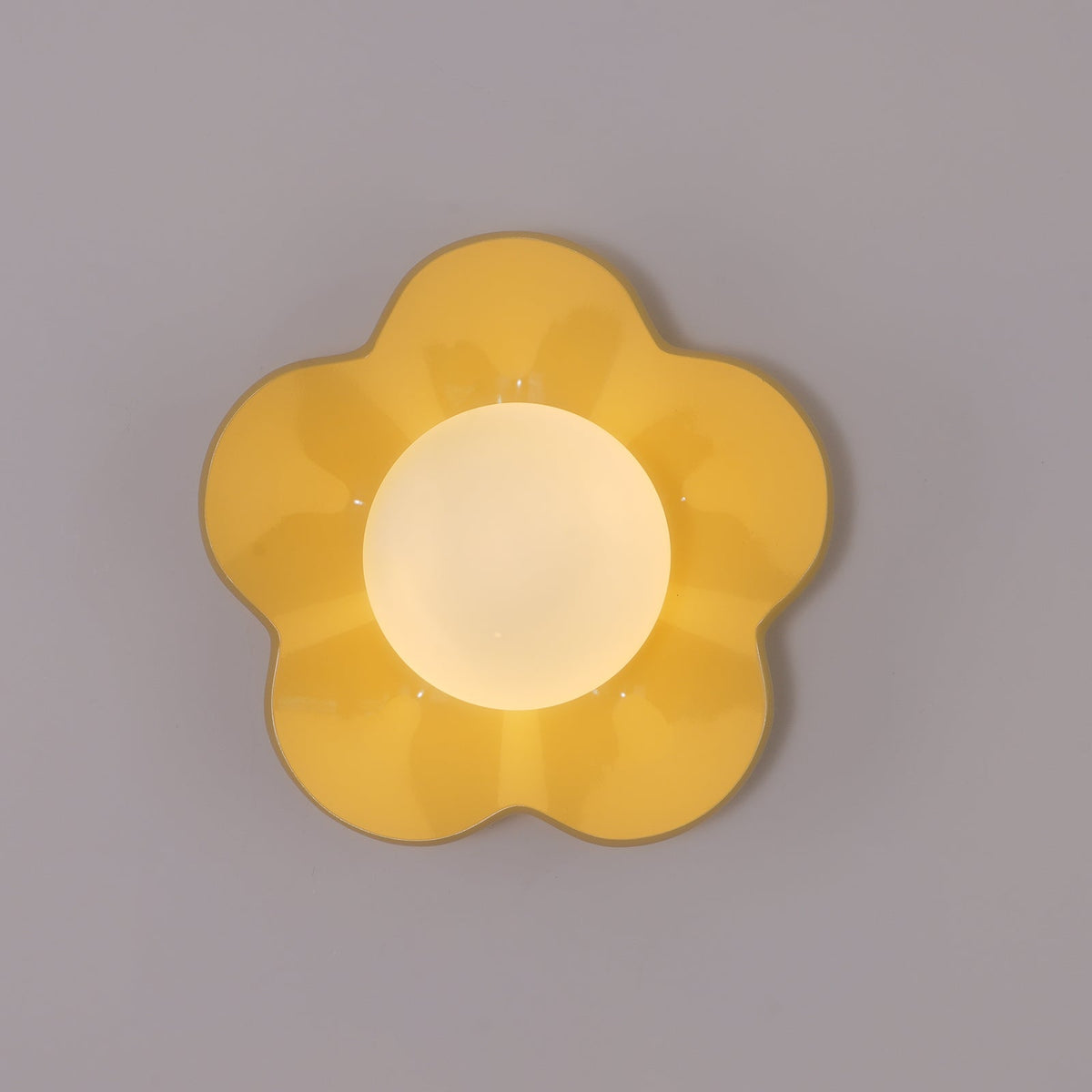 Arcore lekfull vägglampa i harts — diameter 20cm, G9-sockel, vit, lila, gul och grön