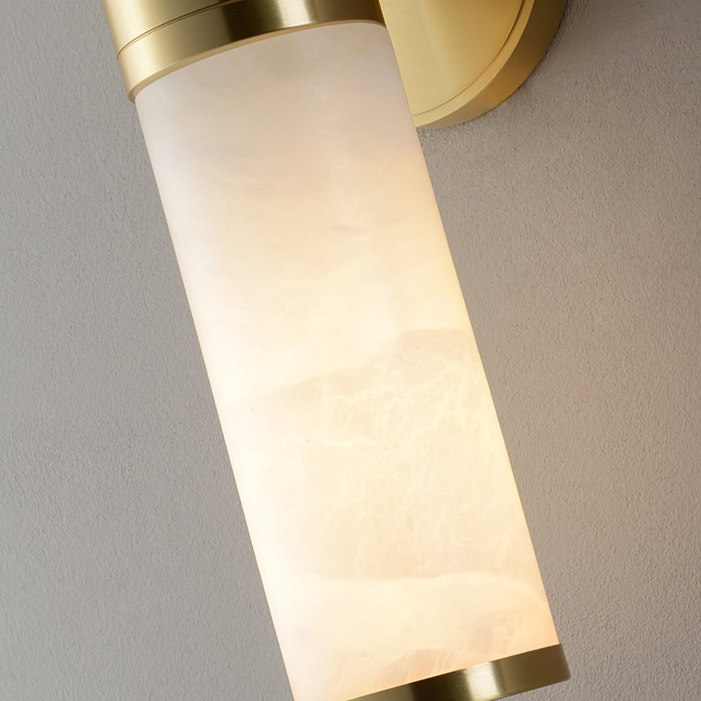 Kaia vegglampe i alabast, minimalistisk design, diameter på 8cm