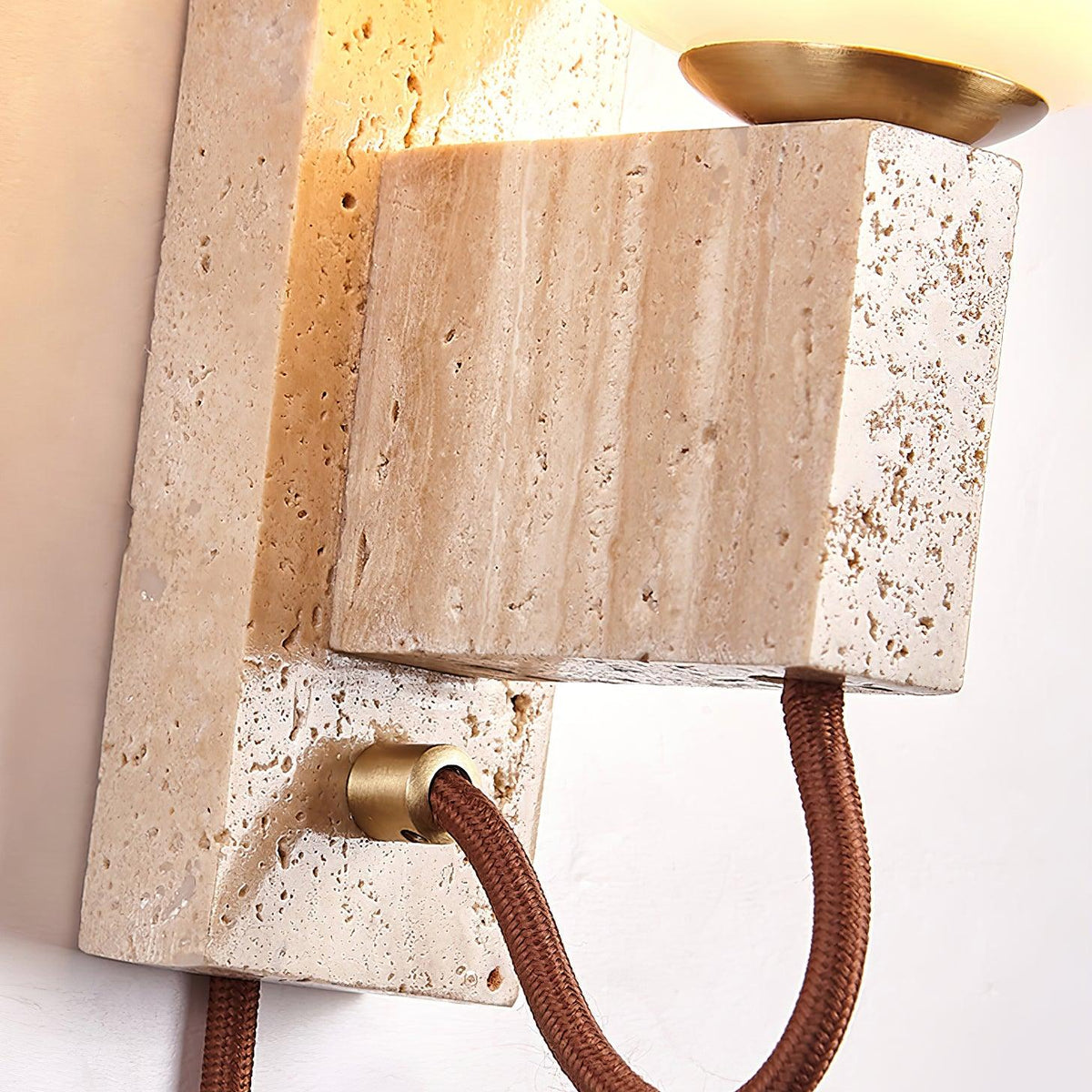 Żółta lampa ścienna z trawertynu — nowoczesna duża kula z wtyczką