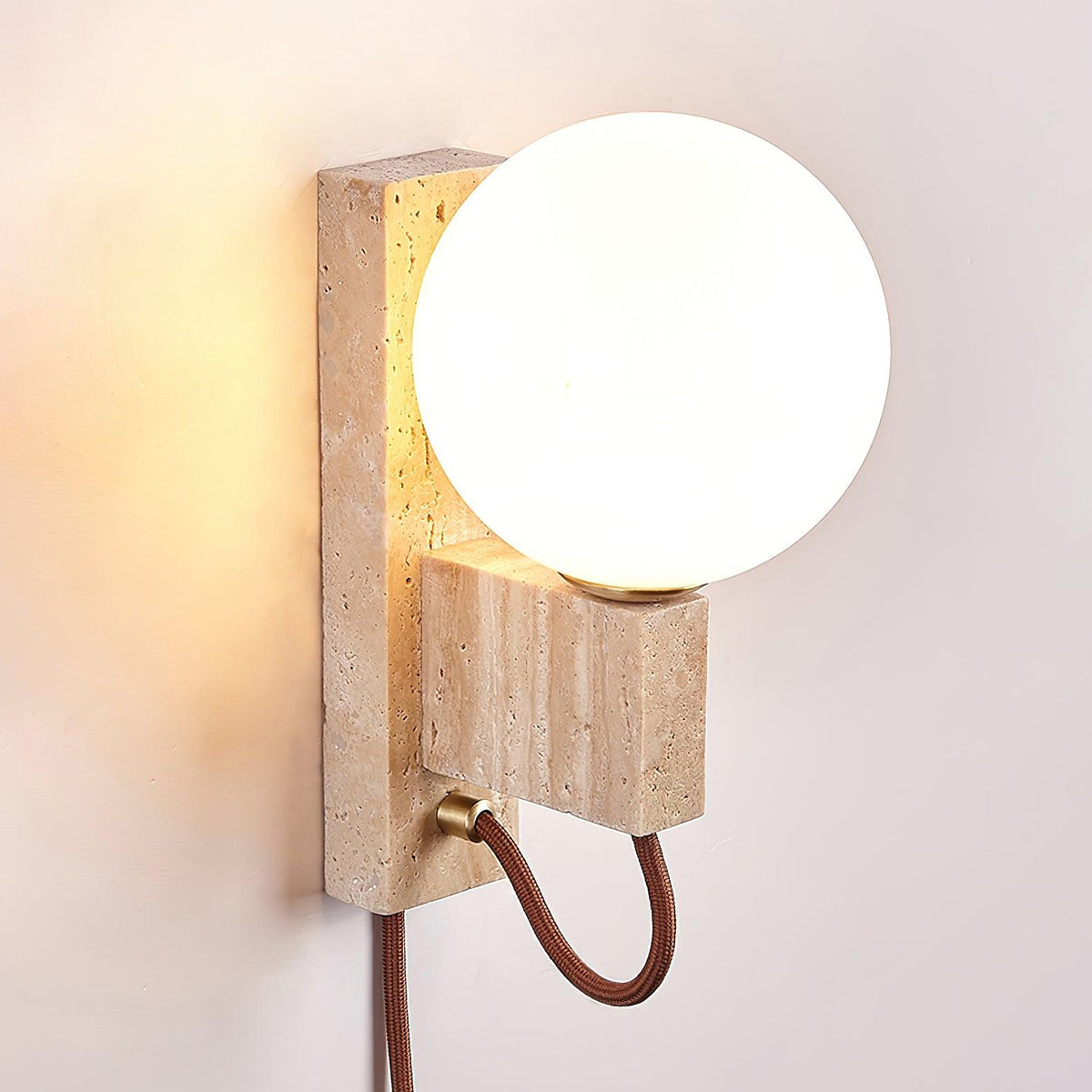 Żółta lampa ścienna z trawertynu — nowoczesna duża kula z wtyczką
