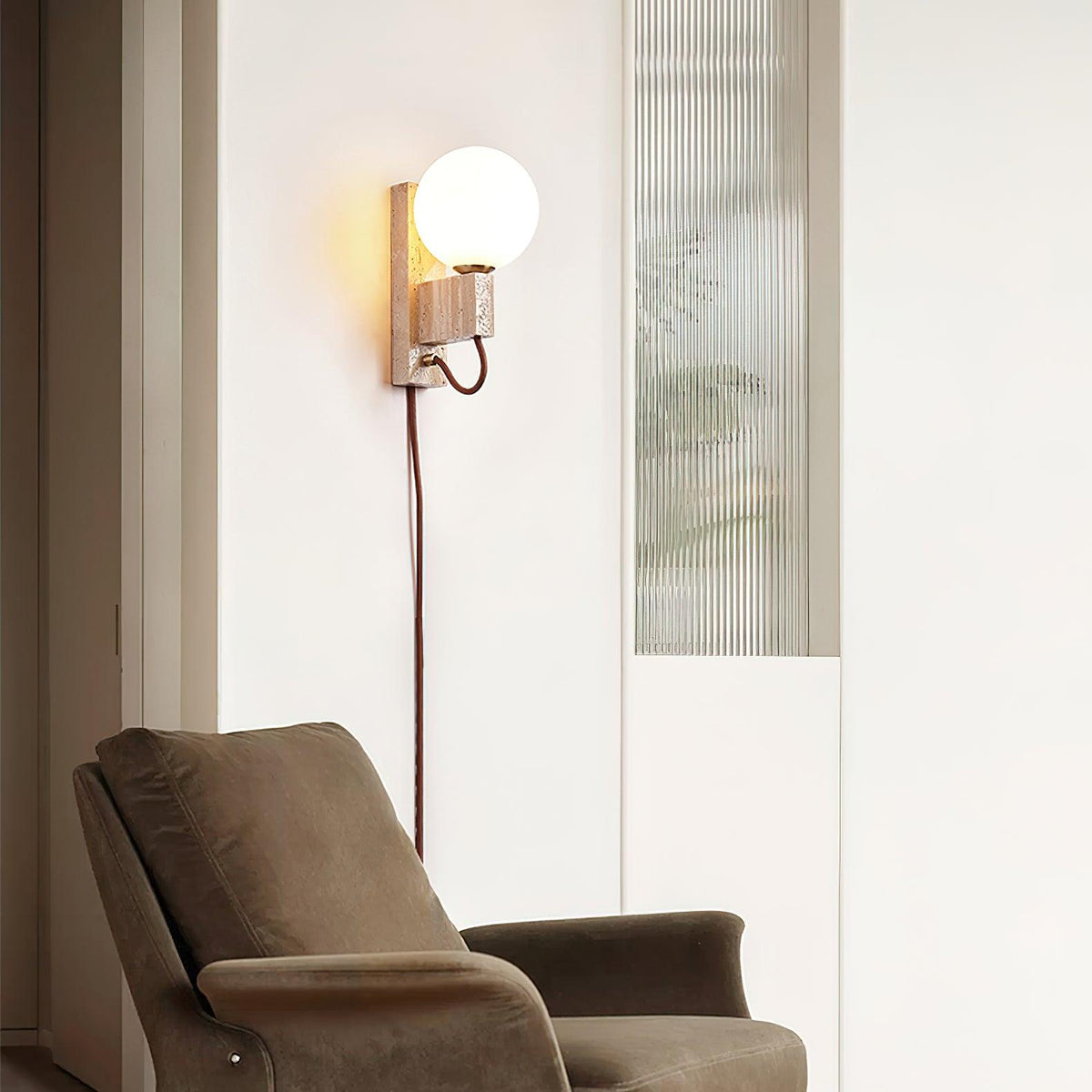 Żółta lampa ścienna z trawertynu — nowoczesna duża kula z wtyczką