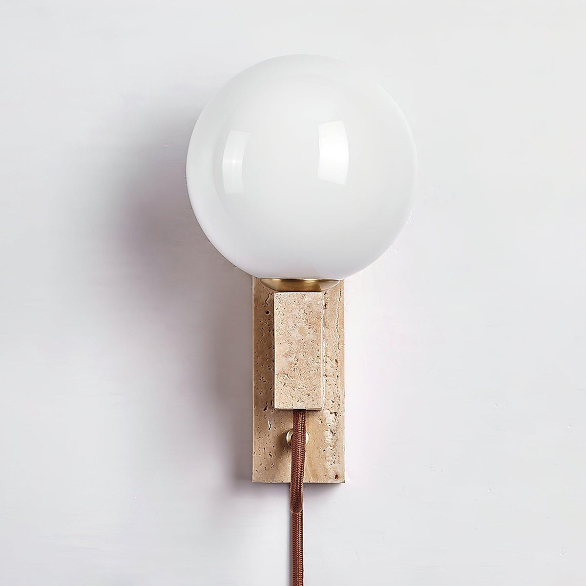 Żółta lampa ścienna z trawertynu — nowoczesna duża kula z wtyczką