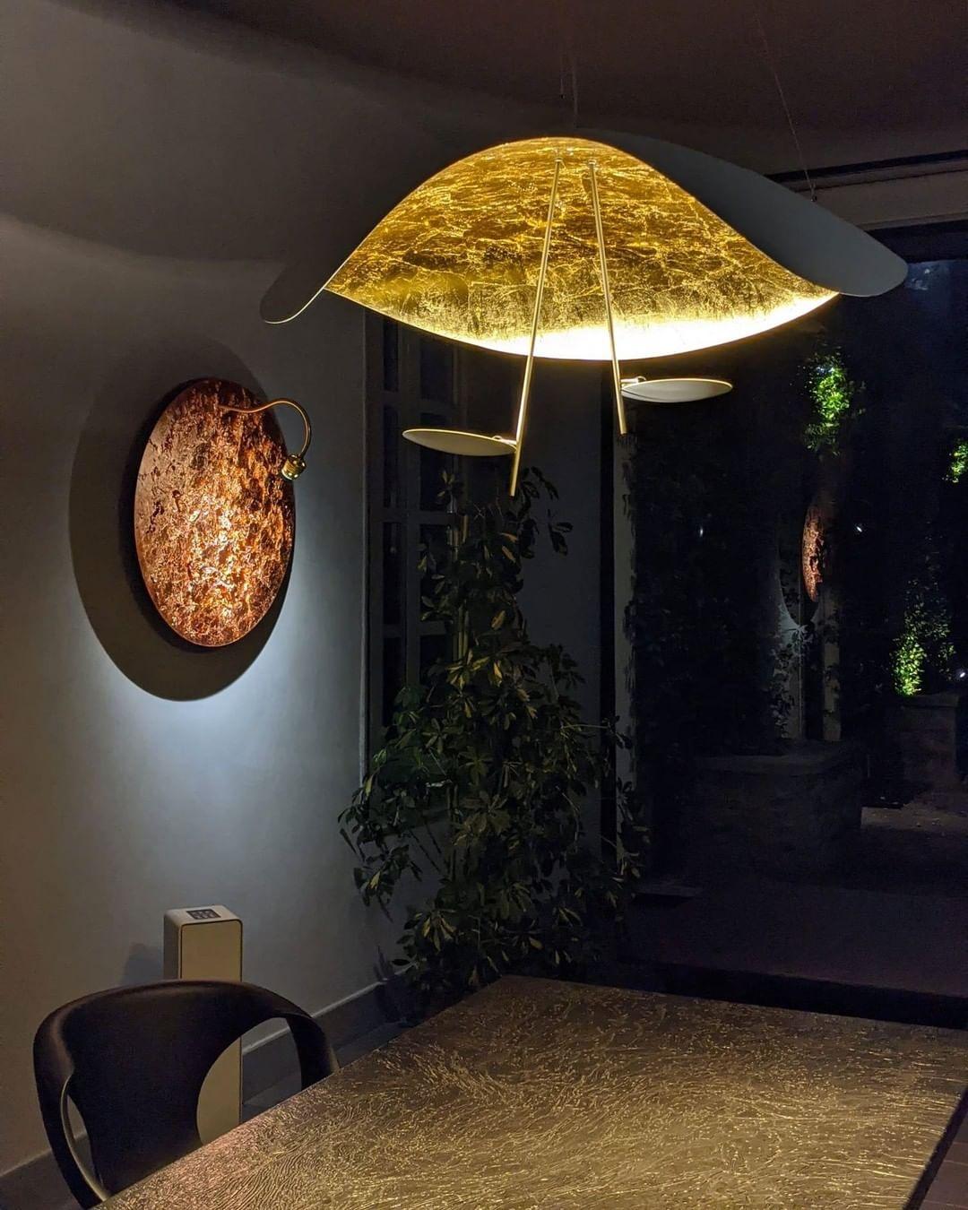 Závěsné svítidlo Giorgio — zakřivené diskové stínidlo, design s jednou linií