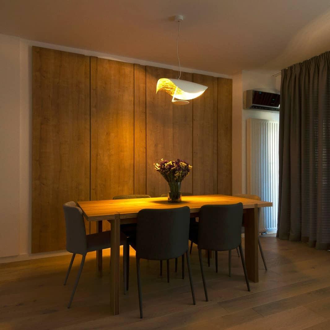 Závěsné svítidlo Giorgio — zakřivené diskové stínidlo, design s jednou linií