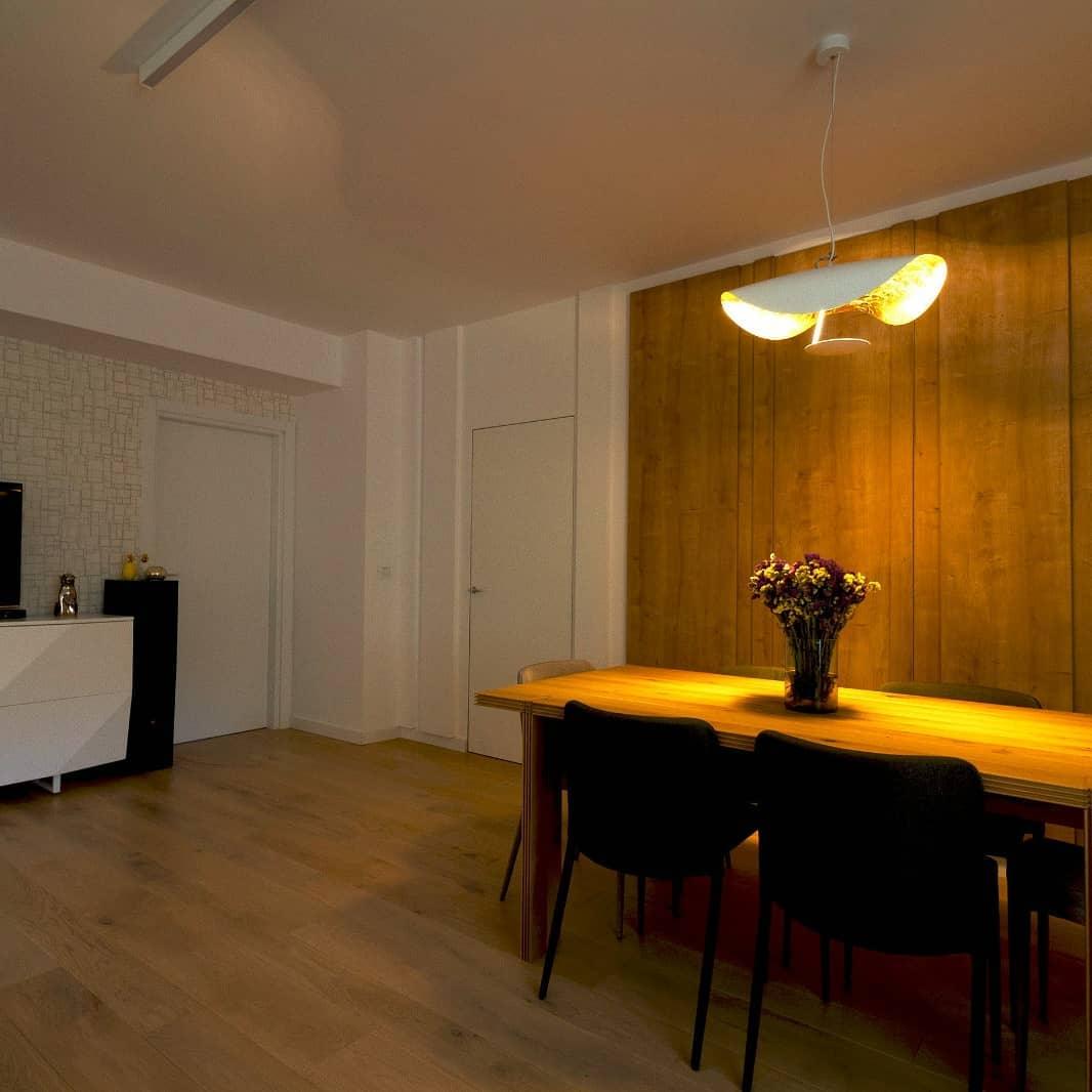 Závěsné svítidlo Giorgio — zakřivené diskové stínidlo, design s jednou linií