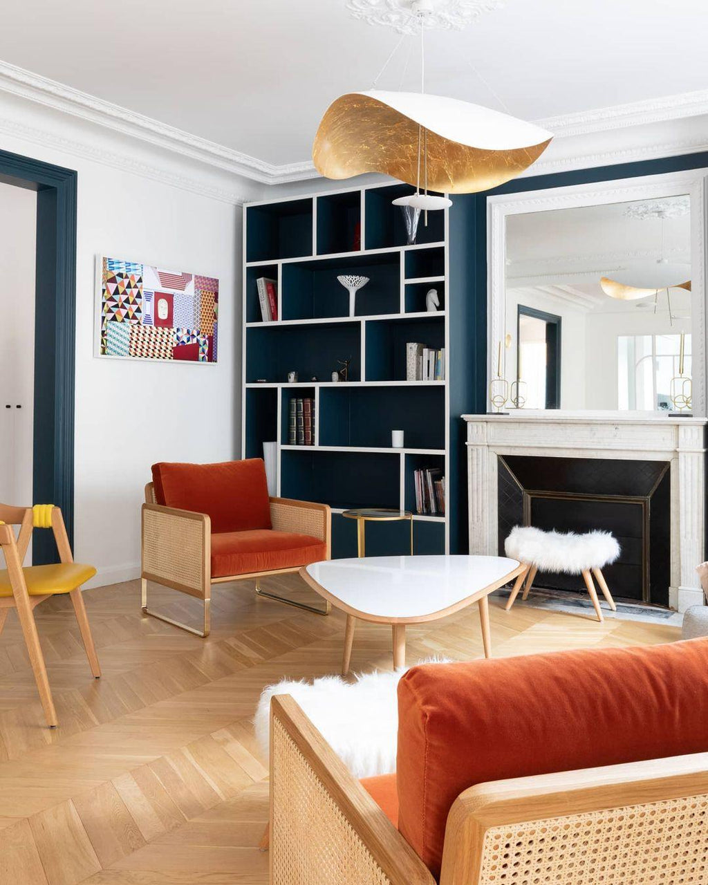 Závěsné svítidlo Giorgio — zakřivené diskové stínidlo, design s jednou linií