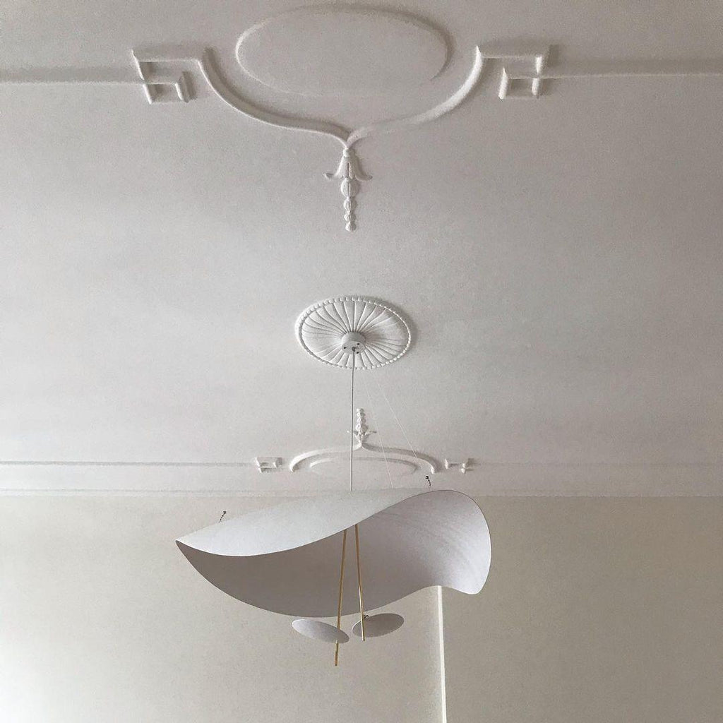 Závěsné svítidlo Giorgio — zakřivené diskové stínidlo, design s jednou linií