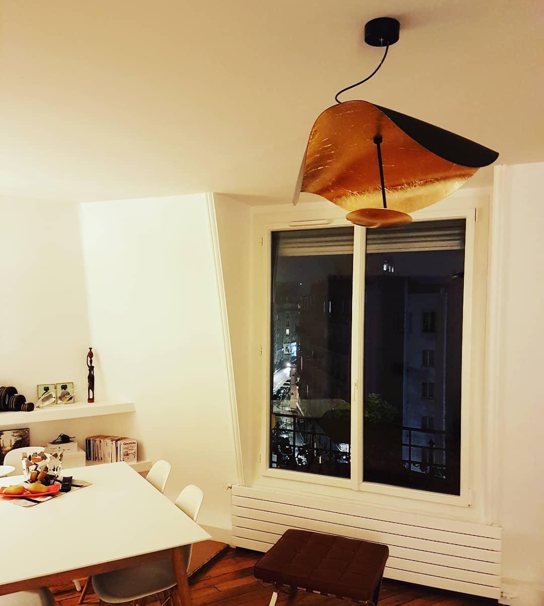 Závěsné svítidlo Giorgio — zakřivené diskové stínidlo, design s jednou linií