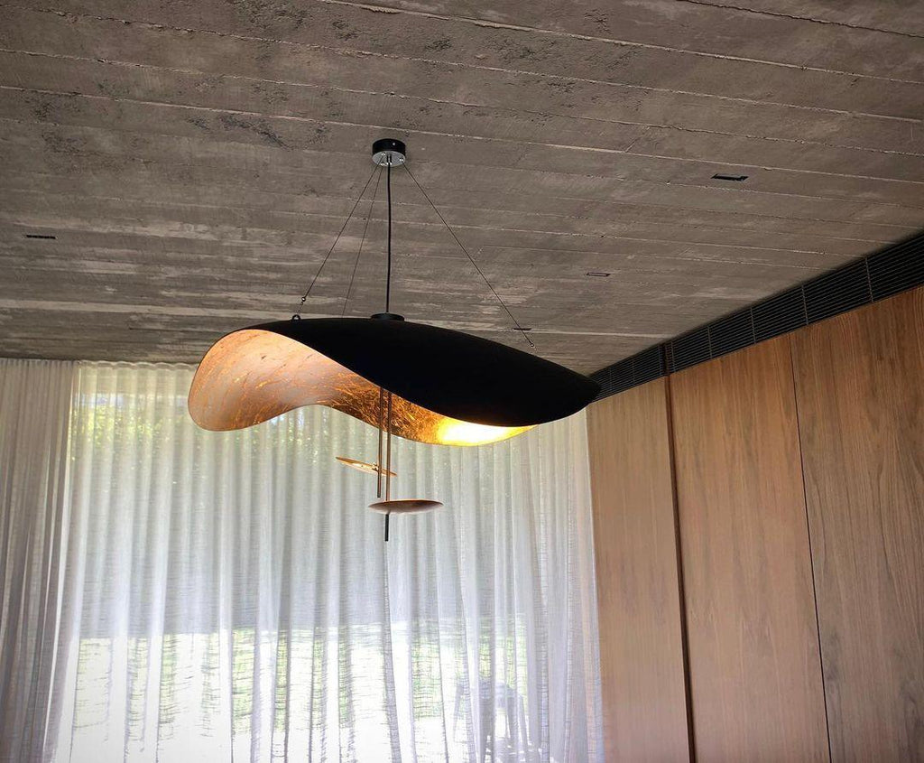Závěsné svítidlo Giorgio — zakřivené diskové stínidlo, design s jednou linií