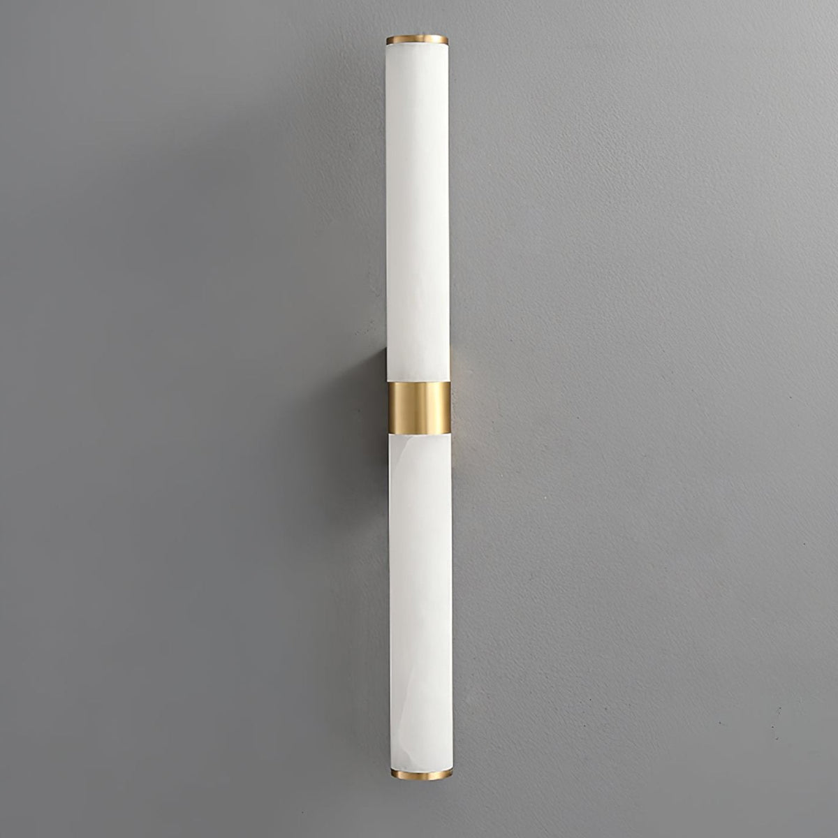 Applique da parete Line Alabaster — Profilo lineare, tre opzioni di altezza, dettaglio tagliato a mano