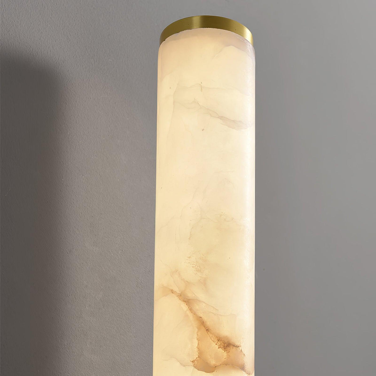 Applique da parete Line Alabaster — Profilo lineare, tre opzioni di altezza, dettaglio tagliato a mano