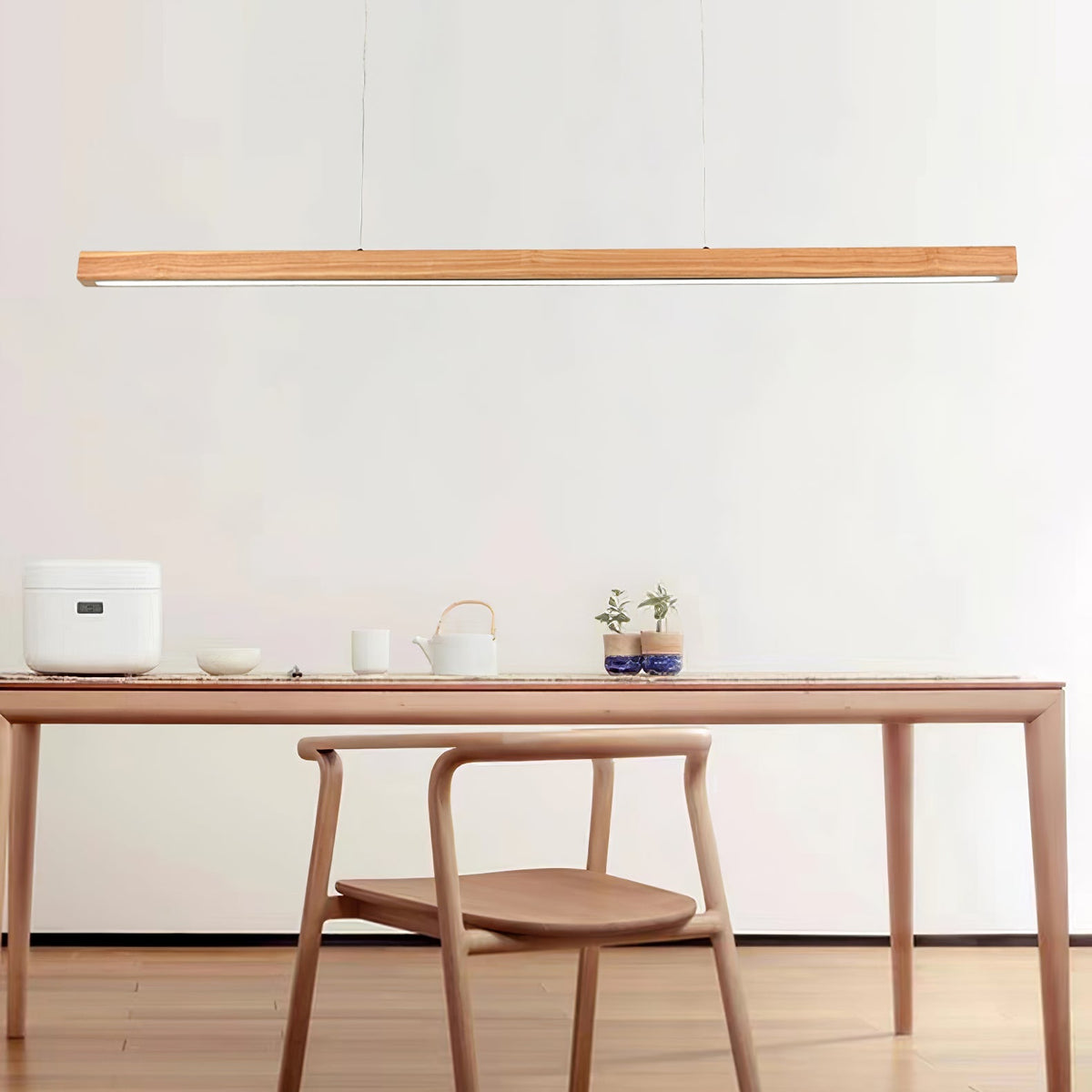 Höhenverstellbare lineare Holz-Pendelleuchte