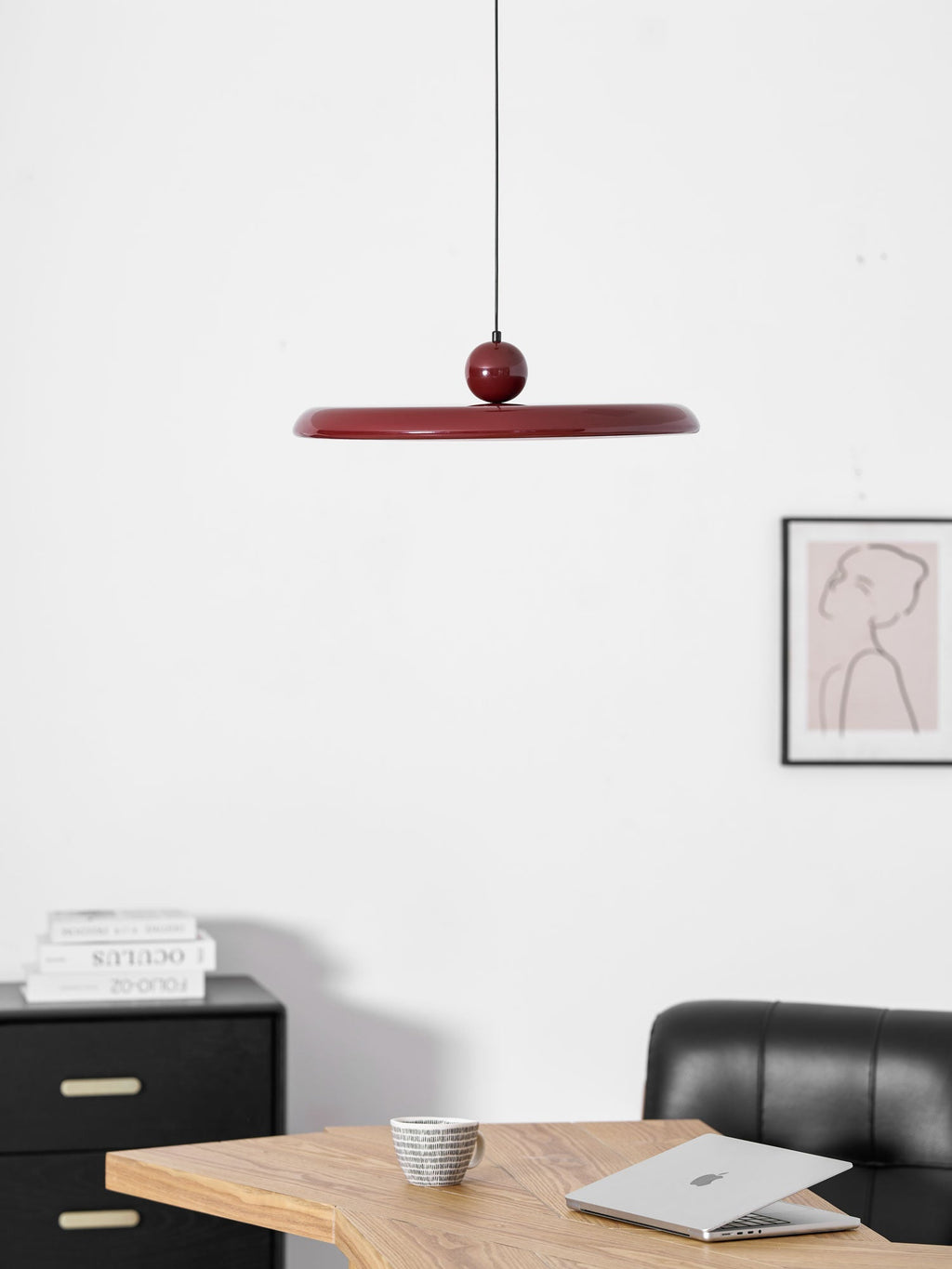 Lola Pendelleuchte — runde minimalistische Deckenleuchte, sanftes Licht