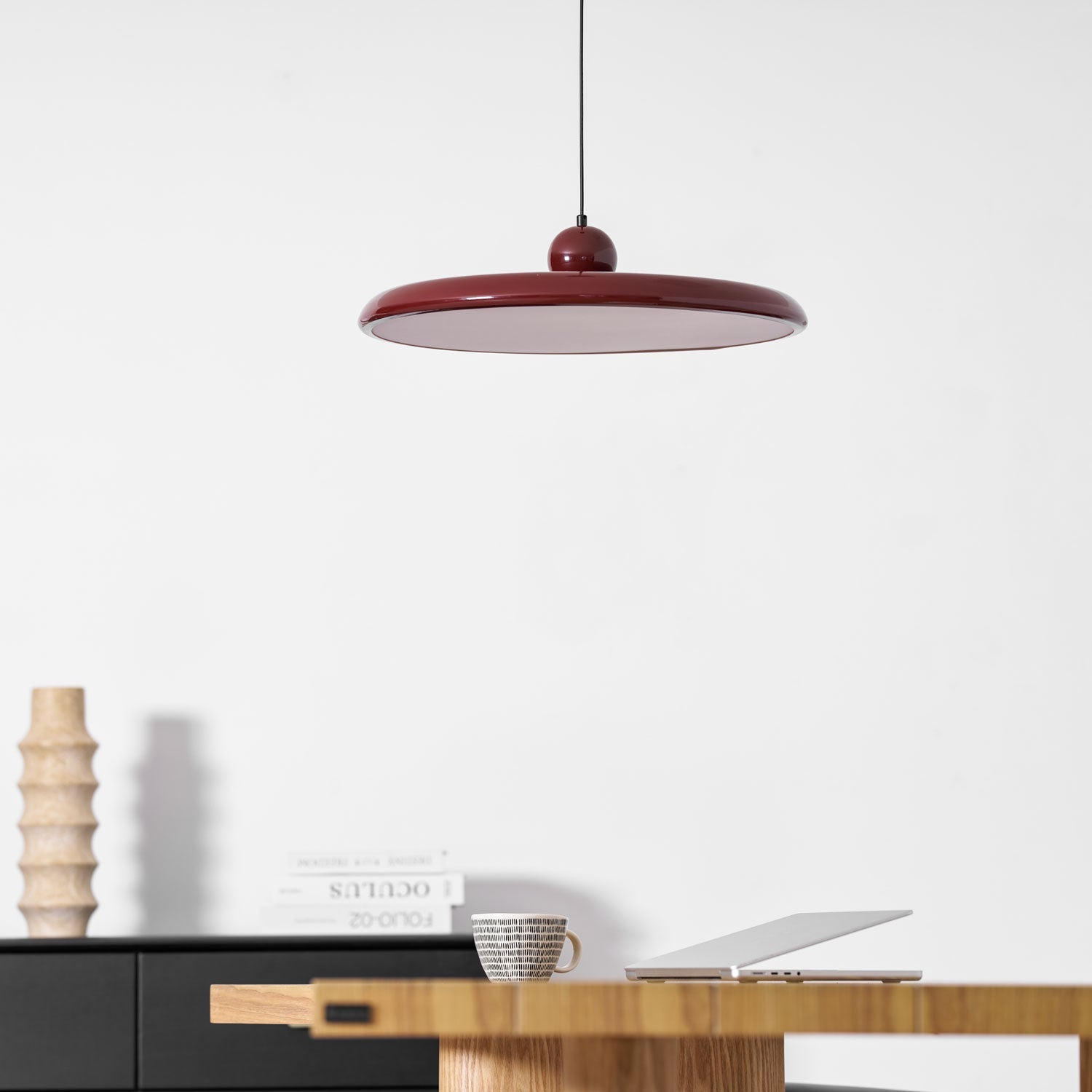 Lampada a sospensione Lola — lampada da soffitto rotonda e minimalista, luce soffusa