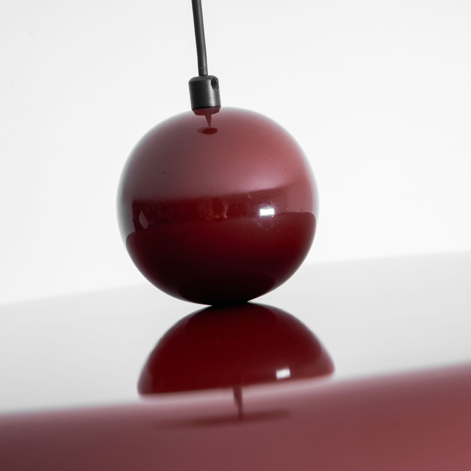 Lampada a sospensione Lola — lampada da soffitto rotonda e minimalista, luce soffusa