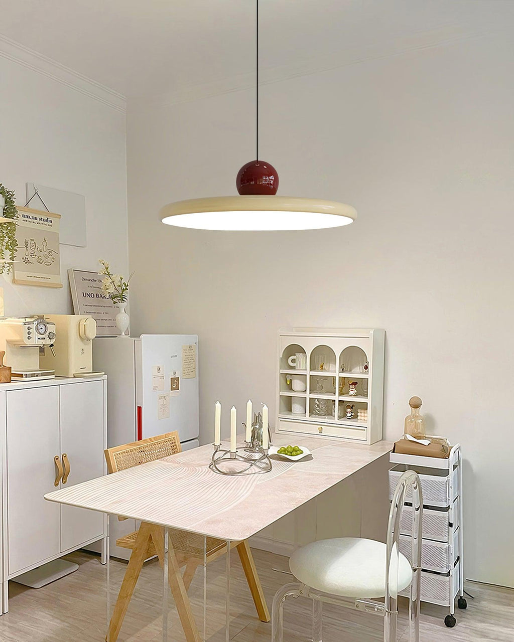 Lola Pendelleuchte — runde minimalistische Deckenleuchte, sanftes Licht