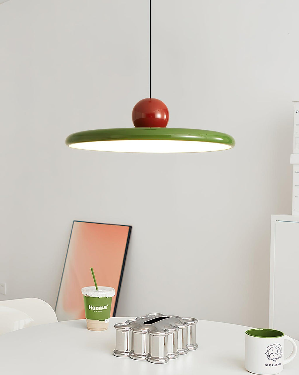 Lola Pendelleuchte — runde minimalistische Deckenleuchte, sanftes Licht
