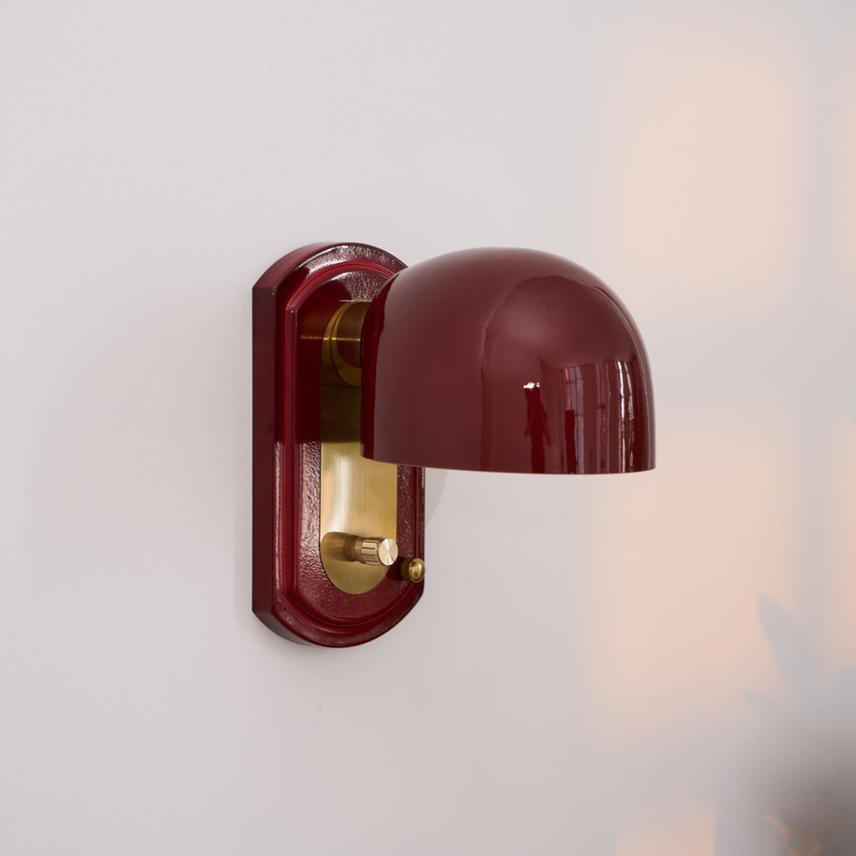 Marcellia Wall Lamp — 14cm x 21cm, Gold, Red