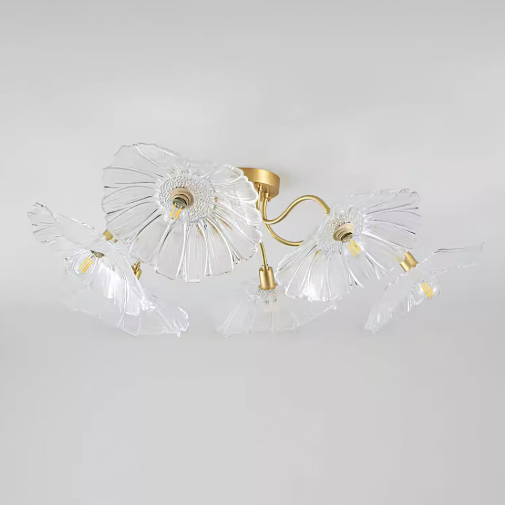 Taklampe med frostet glasskjerm i lotusbladform – gullfarget beslag