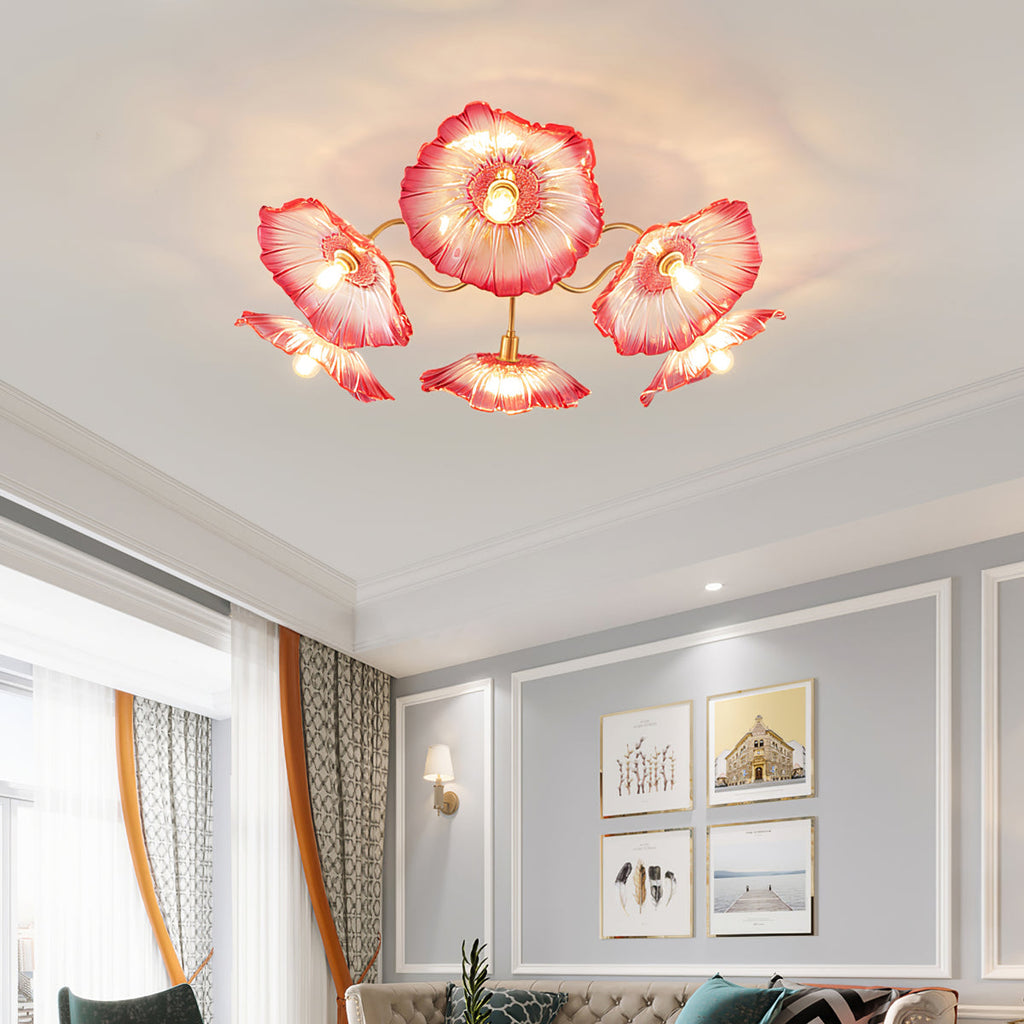 Taklampe med frostet glasskjerm i lotusbladform – gullfarget beslag